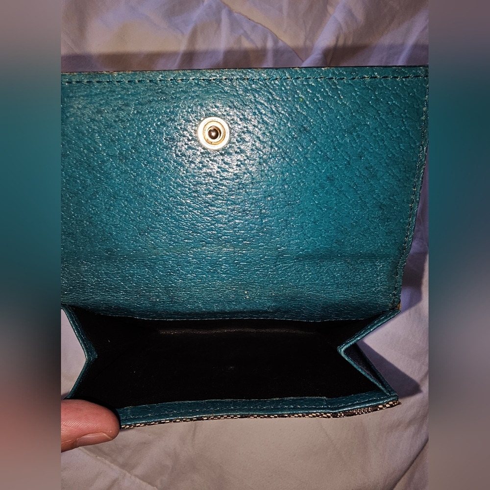 Authentic Gucci Wallet - Picture 9 of 17